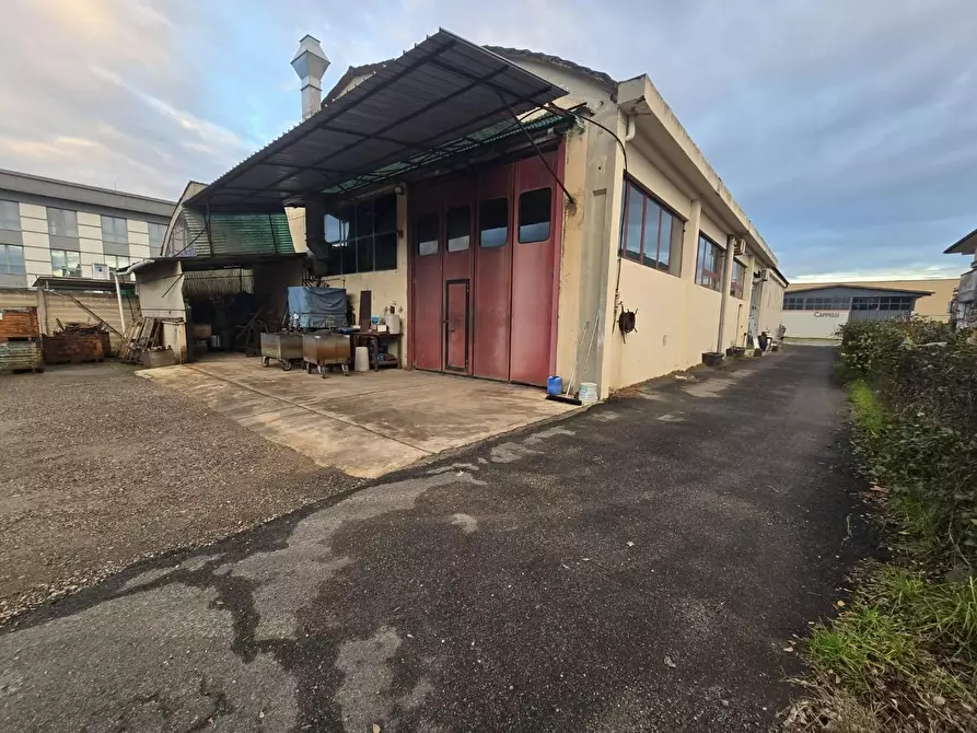 Immagine 2 di Attività artigianale in vendita  a Pontedera