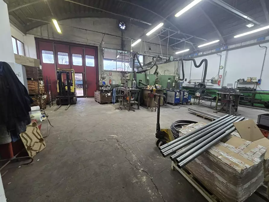 Immagine 10 di Attività artigianale in vendita  a Pontedera