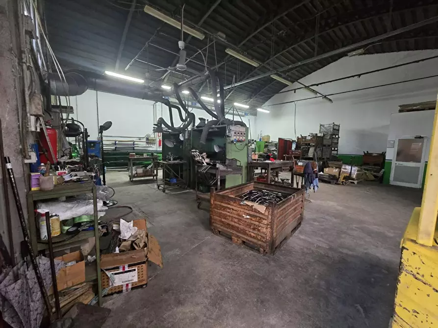 Immagine 6 di Attività artigianale in vendita  a Pontedera