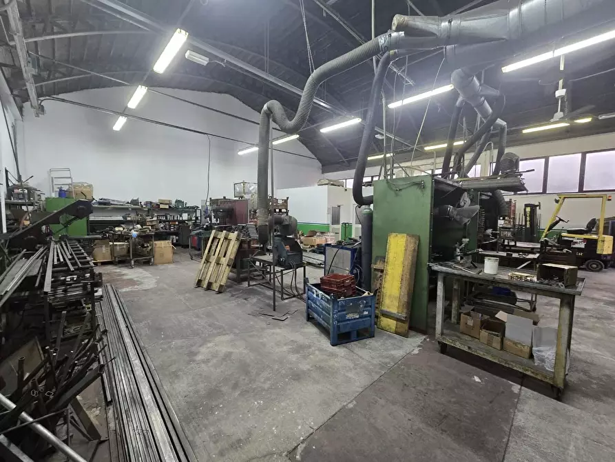 Immagine 3 di Attività artigianale in vendita  a Pontedera