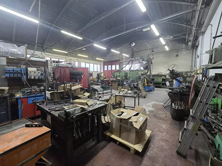 Immagine 4 di Attività artigianale in vendita  a Pontedera