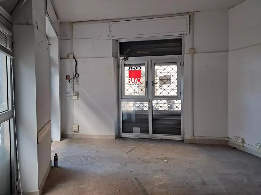 Immagine 4 di Negozio in vendita  a Livorno