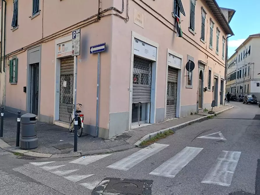 Immagine 1 di Negozio in vendita  a Livorno