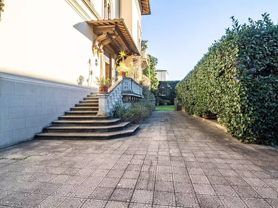 Immagine 3 di Villa in vendita  a Pisa