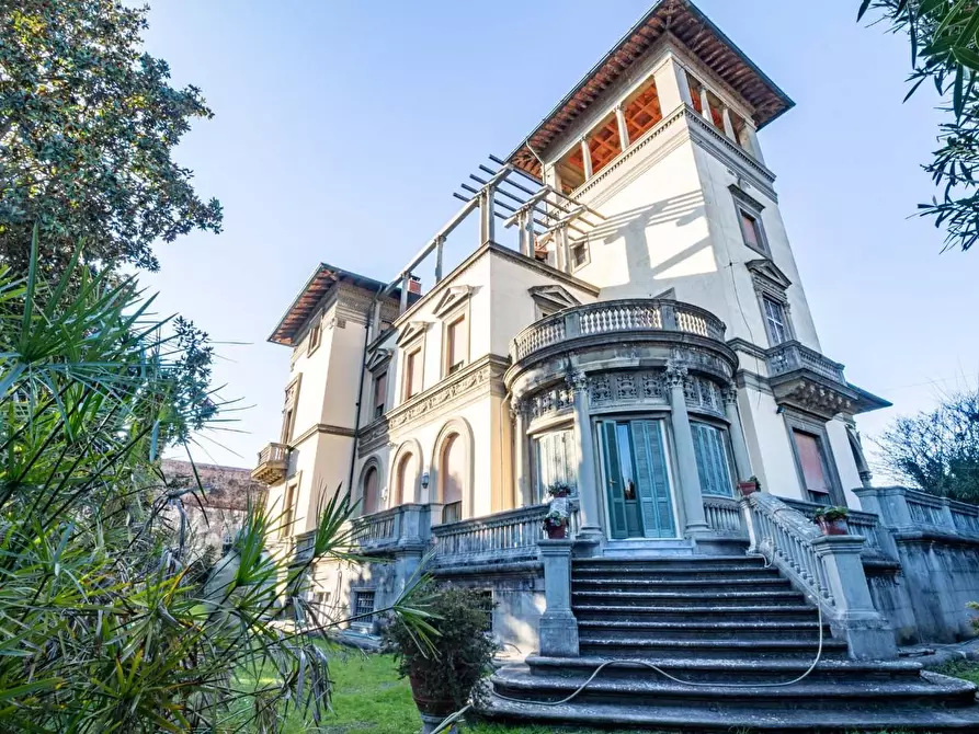 Immagine 8 di Villa in vendita  a Pisa