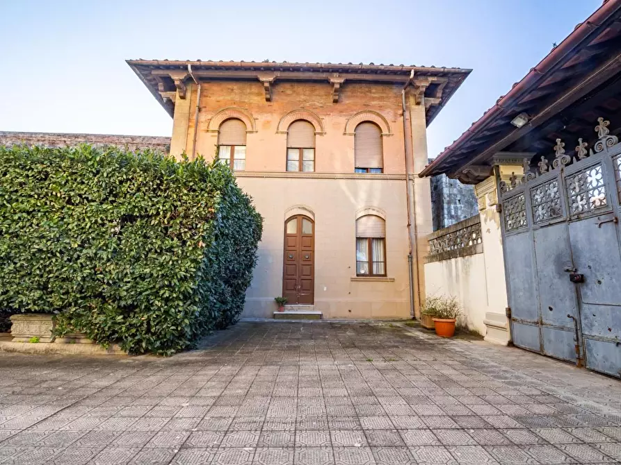 Immagine 14 di Villa in vendita  a Pisa