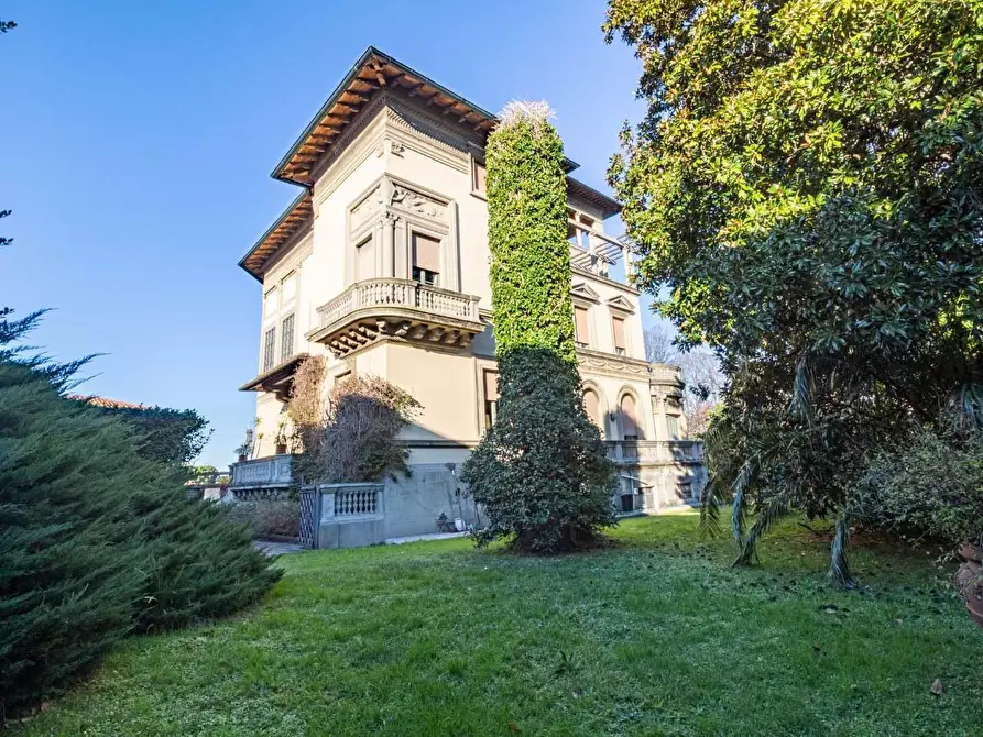 Immagine 11 di Villa in vendita  a Pisa