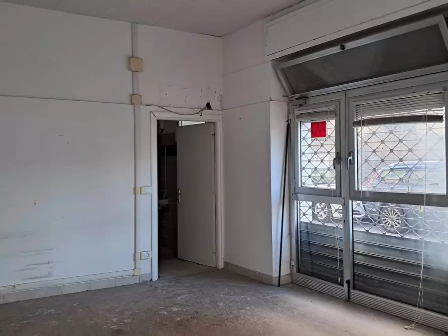 Immagine 3 di Locale commerciale in affitto  a Livorno