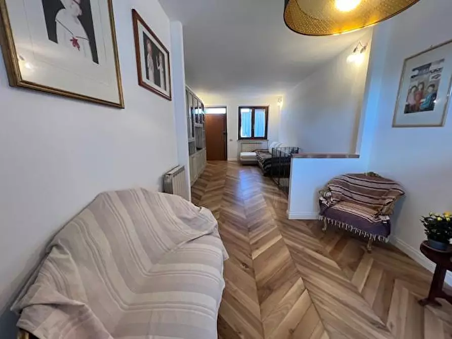 Immagine 3 di Appartamento in vendita  a Siena
