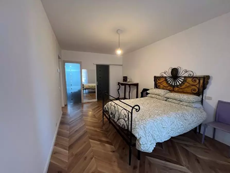 Immagine 10 di Appartamento in vendita  a Siena