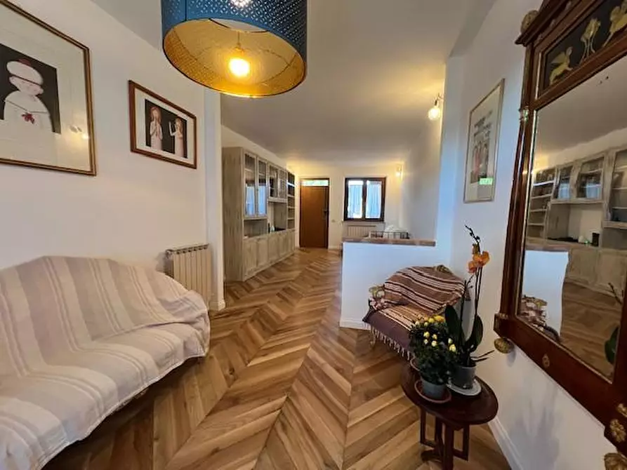 Immagine 2 di Appartamento in vendita  a Siena