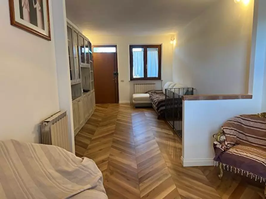 Immagine 4 di Appartamento in vendita  a Siena