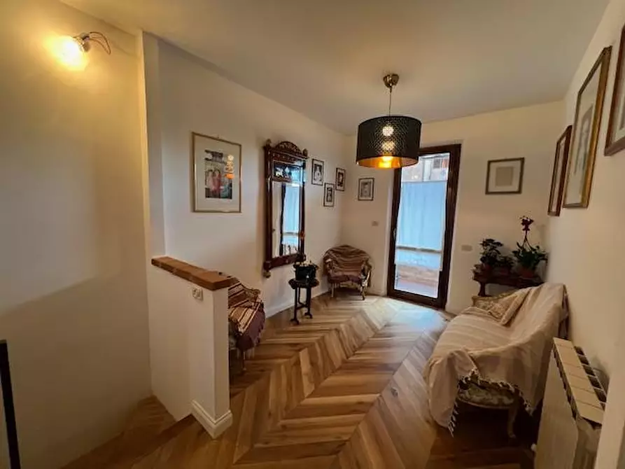 Immagine 6 di Appartamento in vendita  a Siena