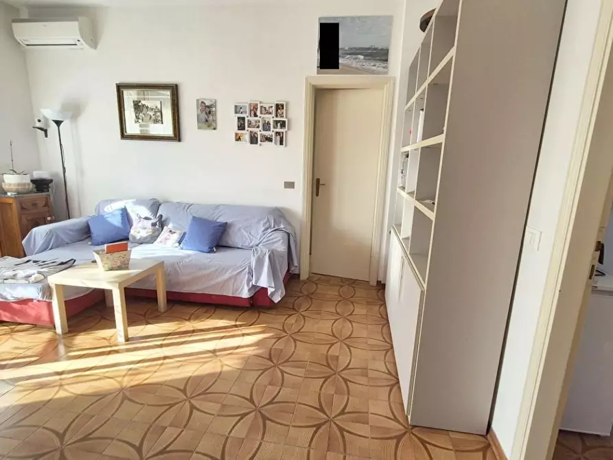 Immagine 12 di Appartamento in vendita  a Viareggio