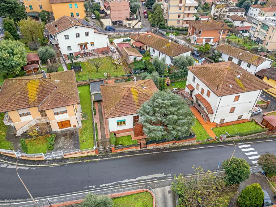 Immagine 38 di Villa in vendita  a Collesalvetti