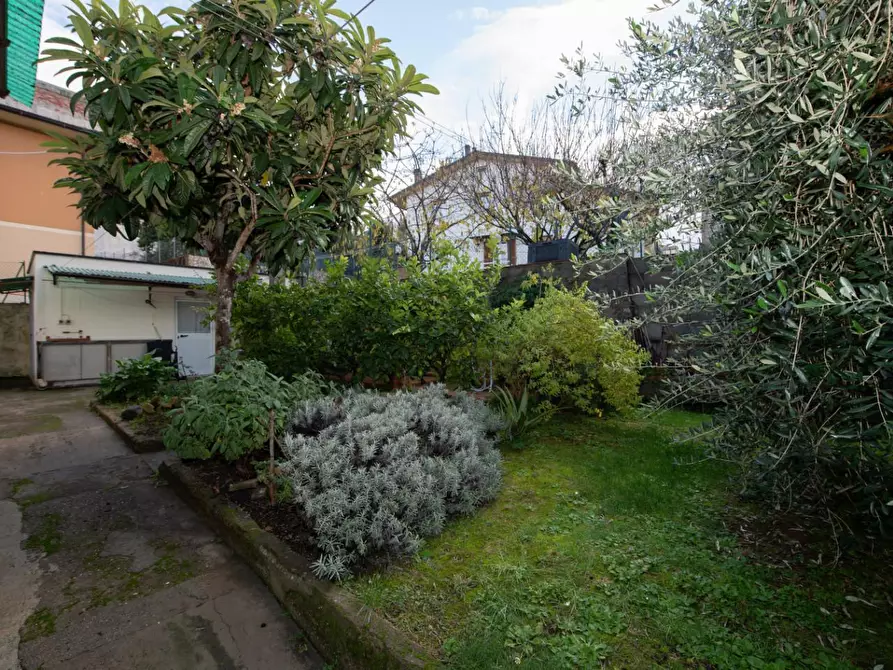 Immagine 32 di Villa in vendita  a Collesalvetti