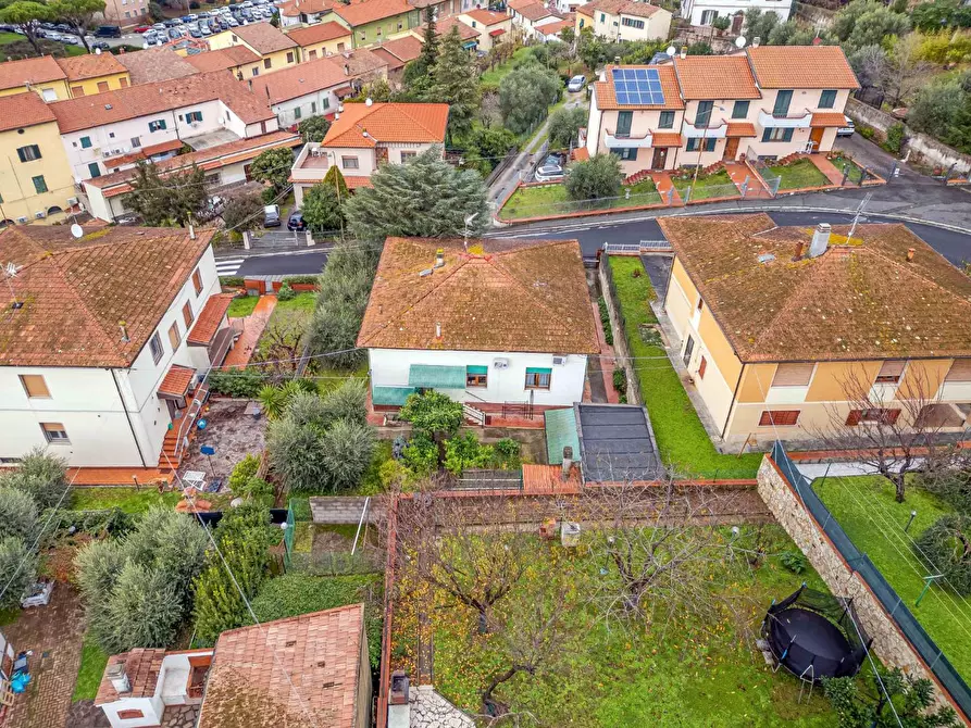 Immagine 41 di Villa in vendita  a Collesalvetti