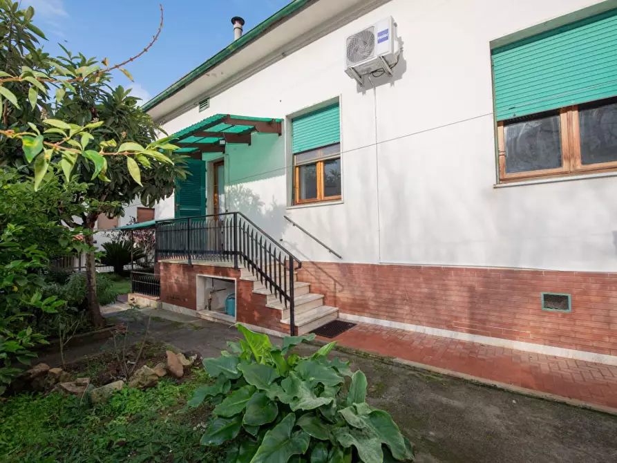 Immagine 27 di Villa in vendita  a Collesalvetti