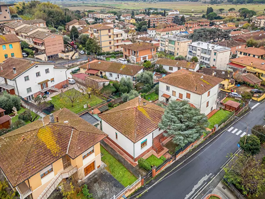 Immagine 39 di Villa in vendita  a Collesalvetti