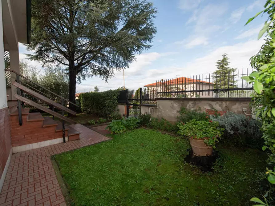 Immagine 30 di Villa in vendita  a Collesalvetti