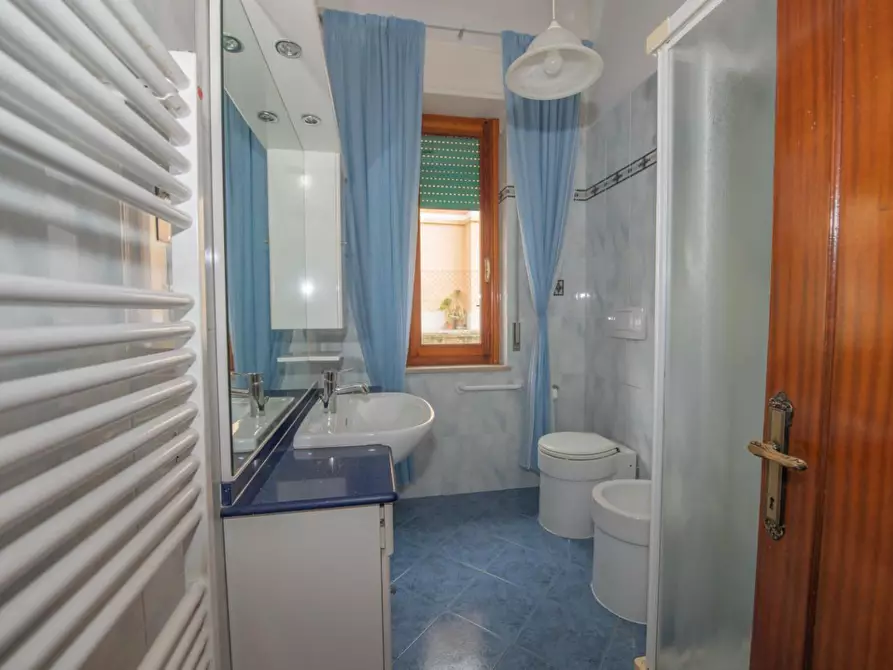 Immagine 25 di Villa in vendita  a Collesalvetti