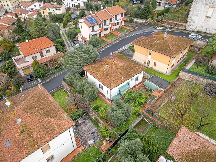 Immagine 40 di Villa in vendita  a Collesalvetti