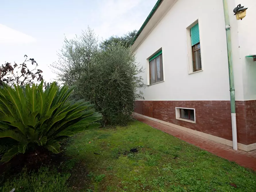 Immagine 33 di Villa in vendita  a Collesalvetti