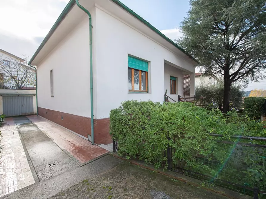 Immagine 28 di Villa in vendita  a Collesalvetti