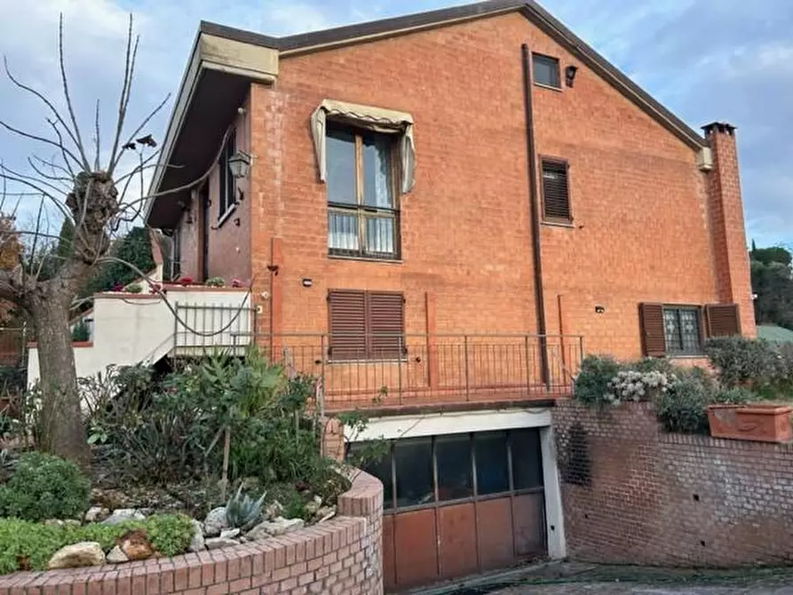 Immagine 2 di Villa in vendita  a Monteriggioni