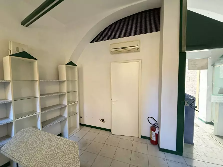 Immagine 5 di Locale commerciale in affitto  a Siena