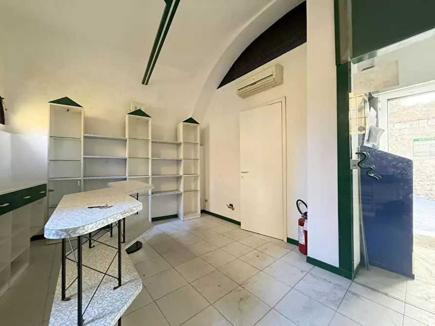 Immagine 4 di Locale commerciale in affitto  a Siena