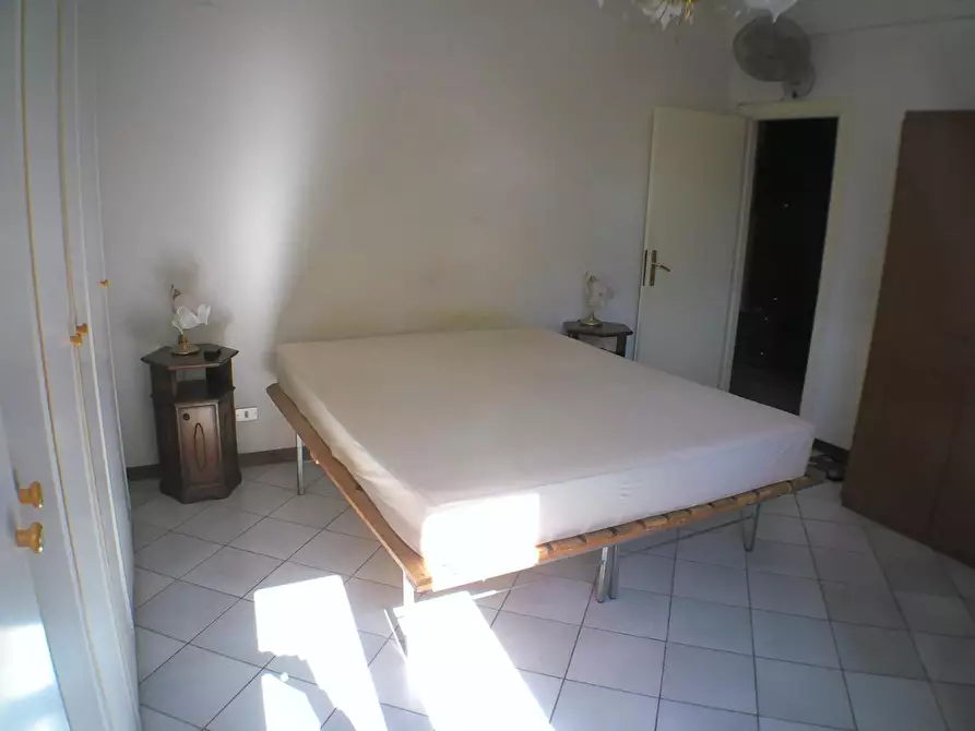 Immagine 11 di Appartamento in vendita  a Carrara