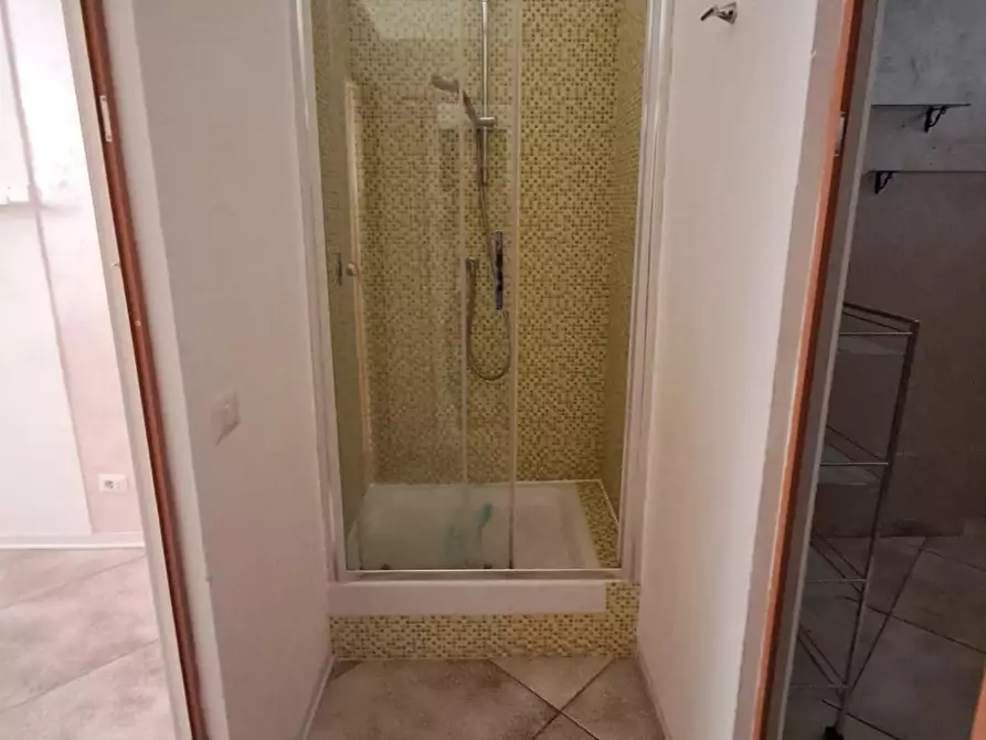 Immagine 6 di Locale commerciale in affitto  a Scandicci