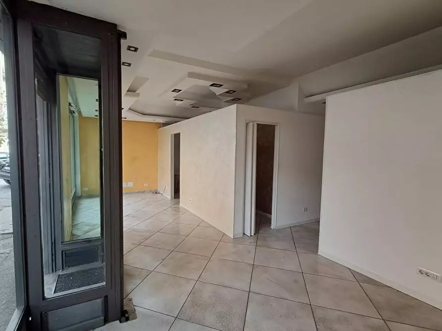 Immagine 10 di Locale commerciale in affitto  a Scandicci