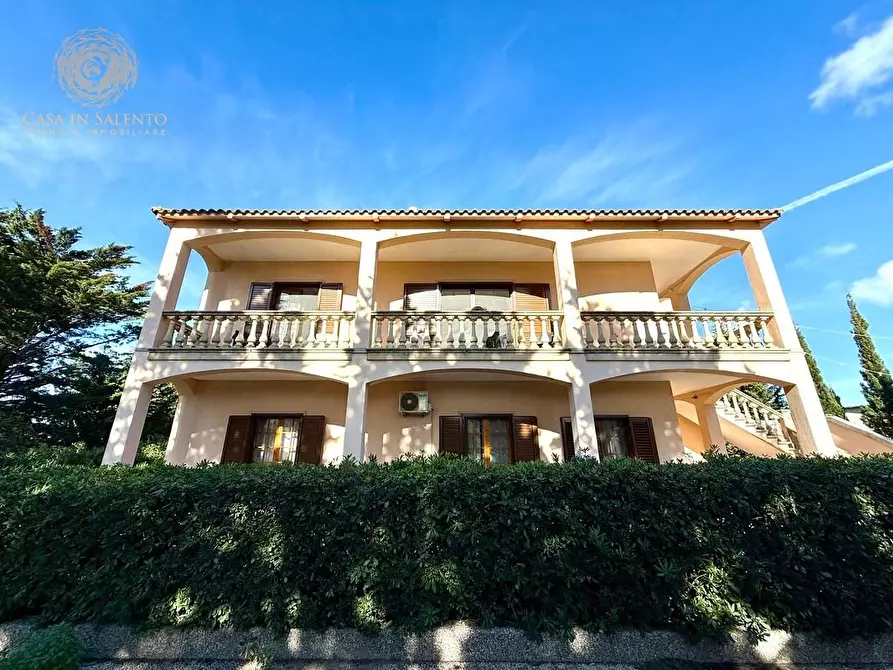 Immagine 1 di Villa in vendita  a Alessano