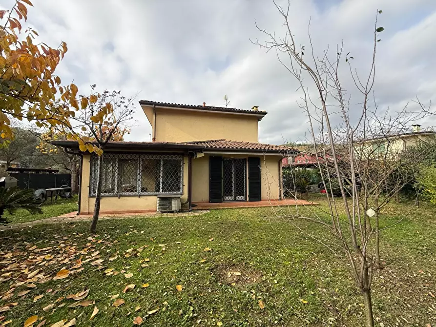 Immagine 2 di Casa indipendente in vendita  a Massa