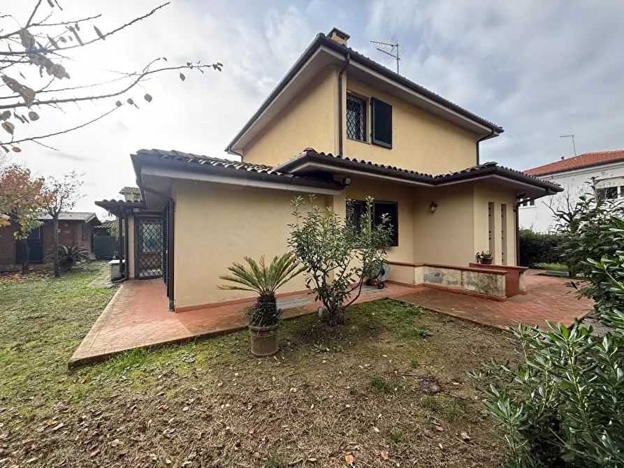 Immagine 3 di Casa indipendente in vendita  a Massa