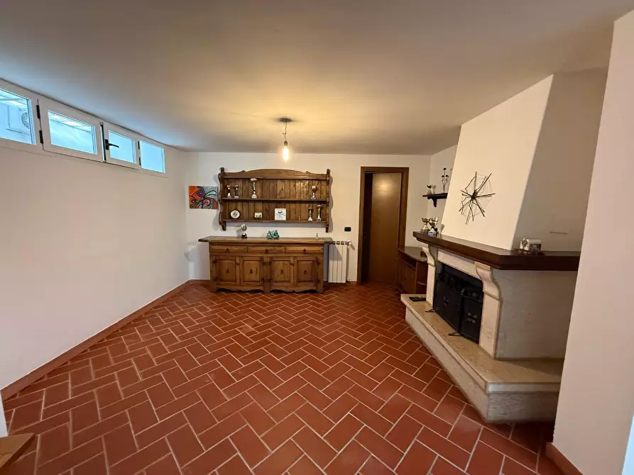 Immagine 11 di Casa indipendente in vendita  a Massa