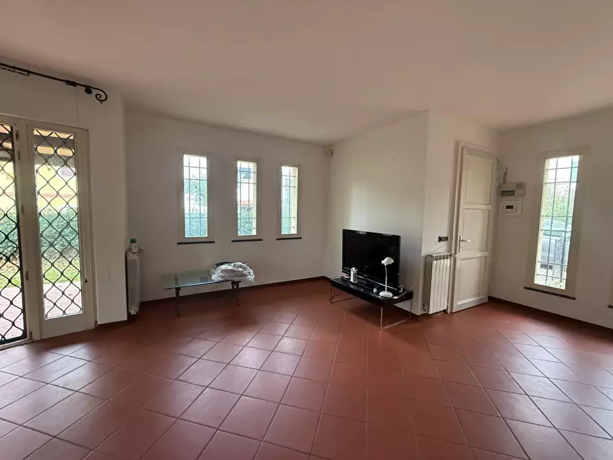 Immagine 21 di Casa indipendente in vendita  a Massa