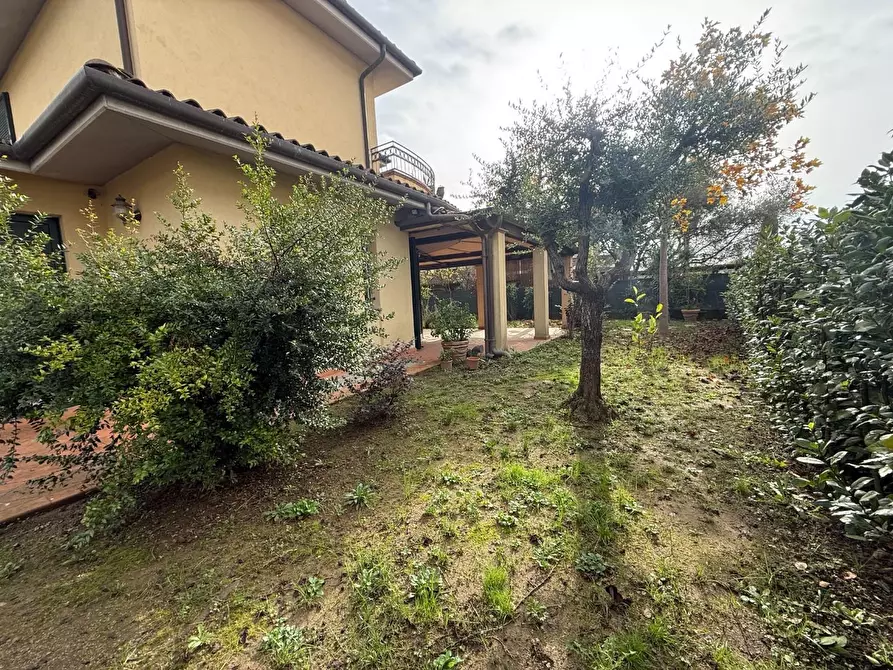 Immagine 10 di Casa indipendente in vendita  a Massa