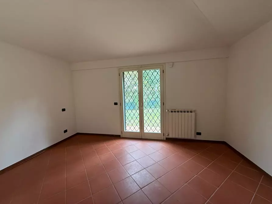 Immagine 28 di Casa indipendente in vendita  a Massa
