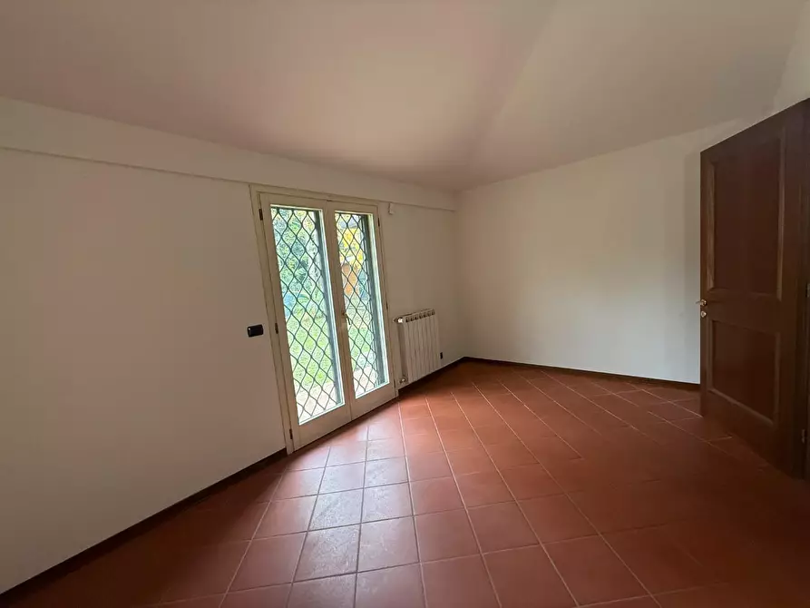 Immagine 29 di Casa indipendente in vendita  a Massa