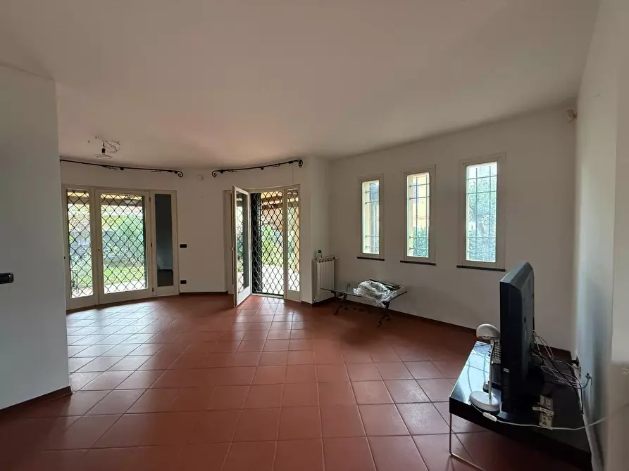 Immagine 26 di Casa indipendente in vendita  a Massa