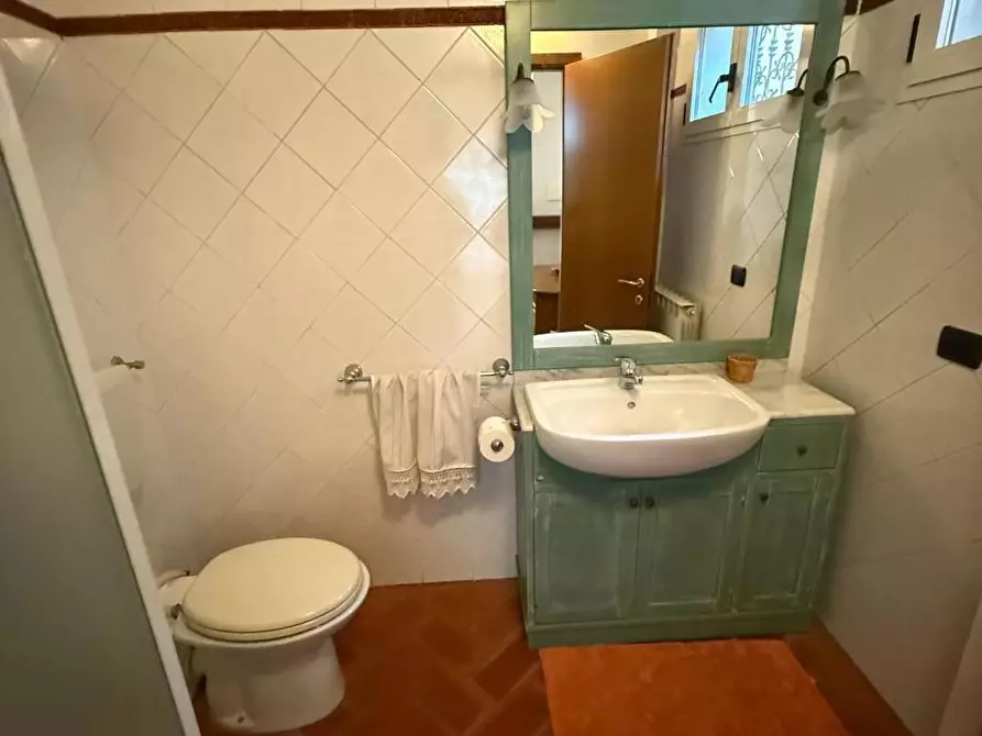 Immagine 13 di Casa indipendente in vendita  a Massa