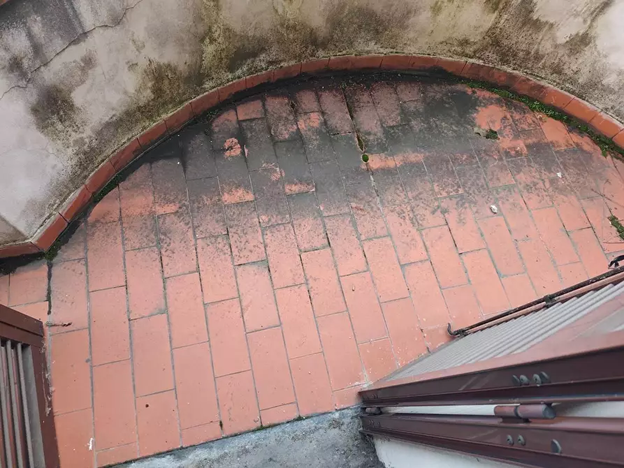 Immagine 2 di Ufficio in affitto  a Lucca