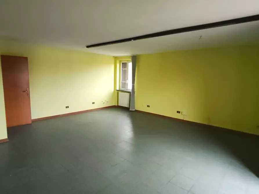 Immagine 16 di Ufficio in affitto  a Lucca