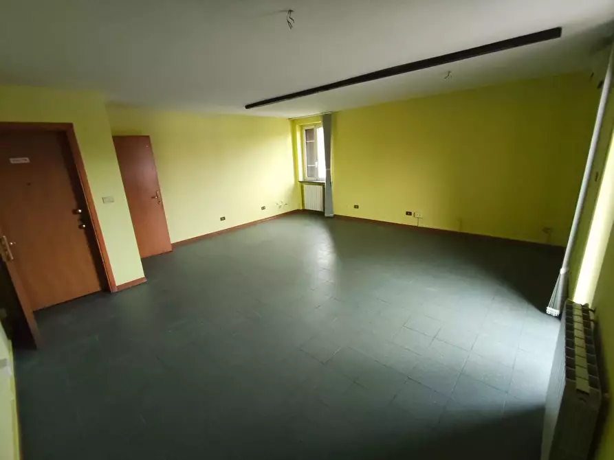 Immagine 17 di Ufficio in affitto  a Lucca