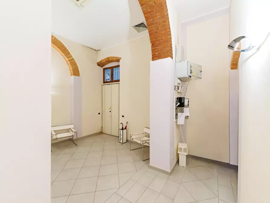 Immagine 5 di Ufficio in affitto  a Livorno