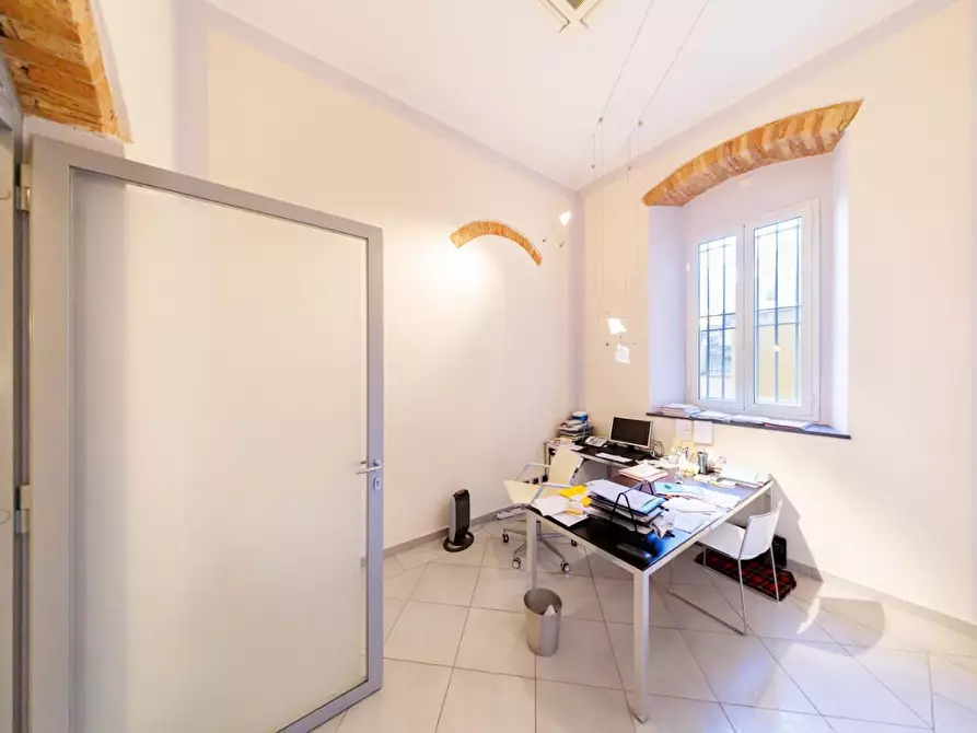 Immagine 21 di Ufficio in affitto  a Livorno