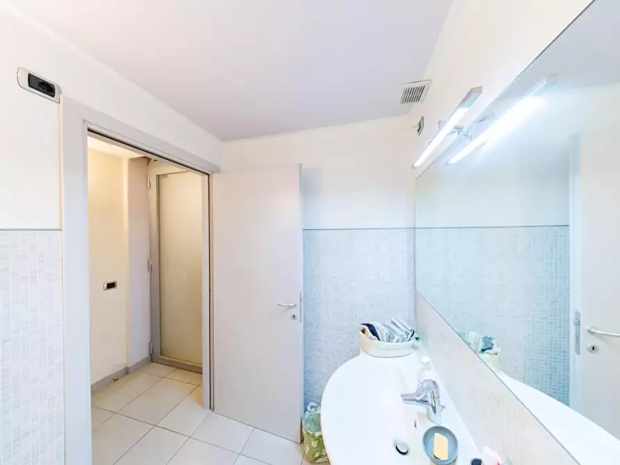 Immagine 36 di Ufficio in affitto  a Livorno